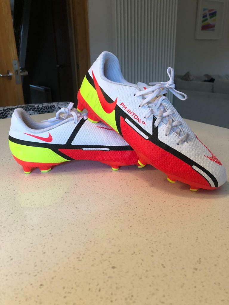 nike phantom football boots size 5